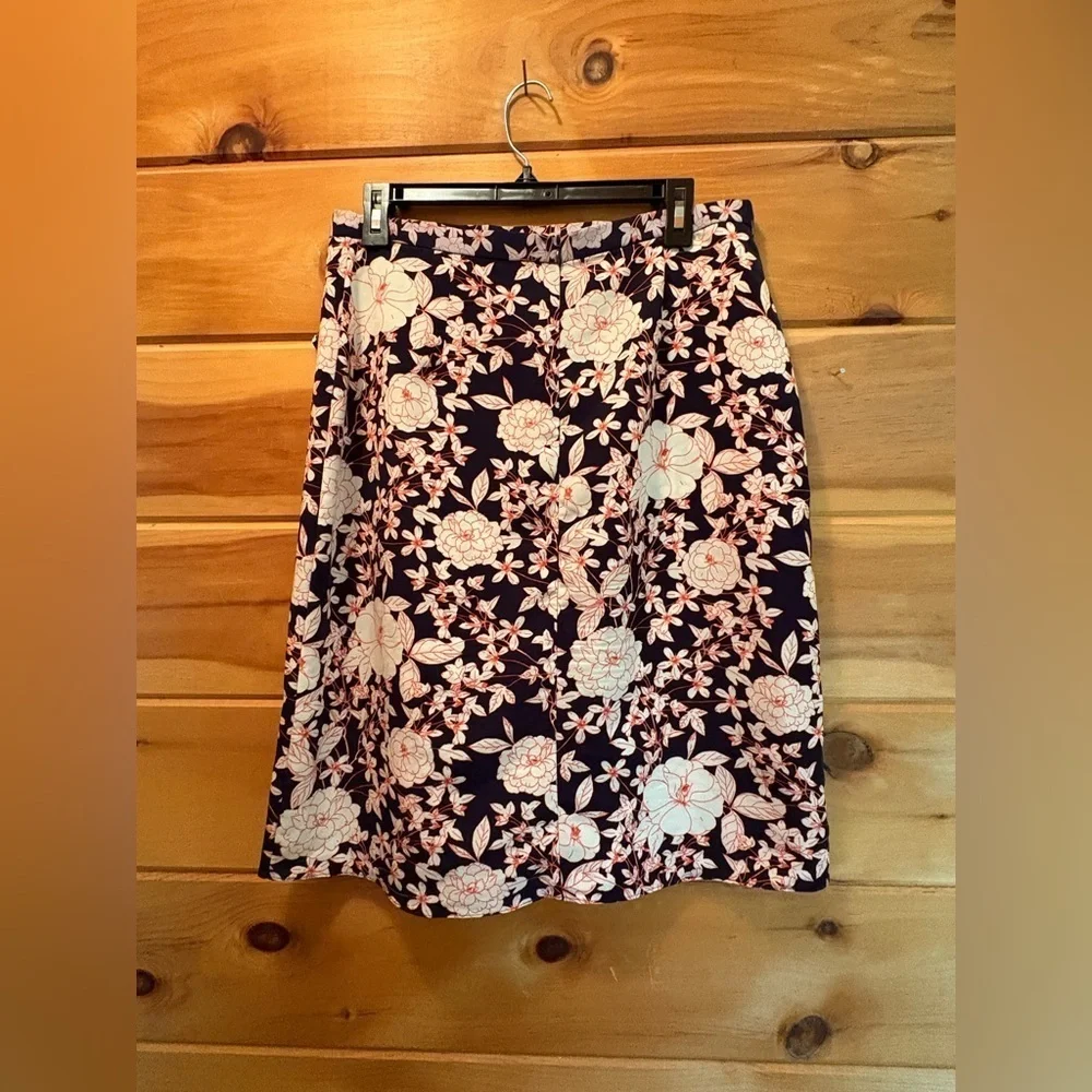Banana Republic Skirt with Ruffle Accent size 8